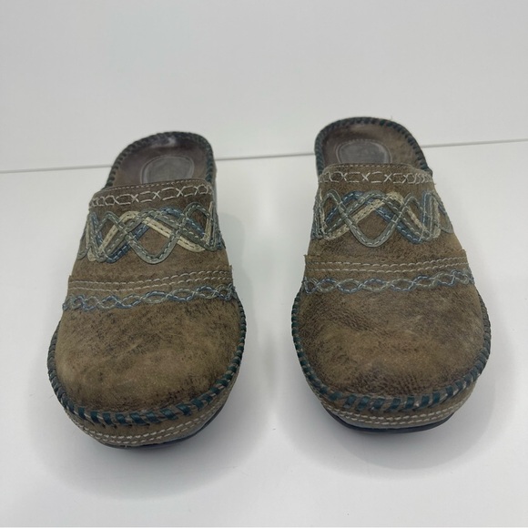 Clark’s Artisan Women’s 7 Brown Green Leather Western Stitched Comfort Clogs - Picture 4 of 14